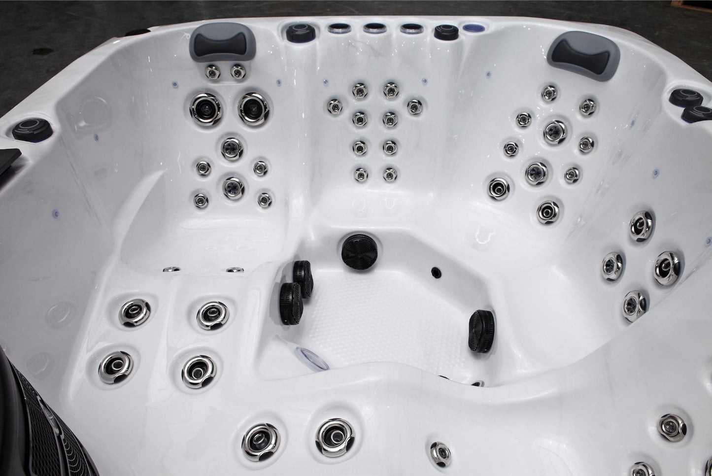 Superior Wellness 5 Seater Hot Tub- Luna - Everything Wellness