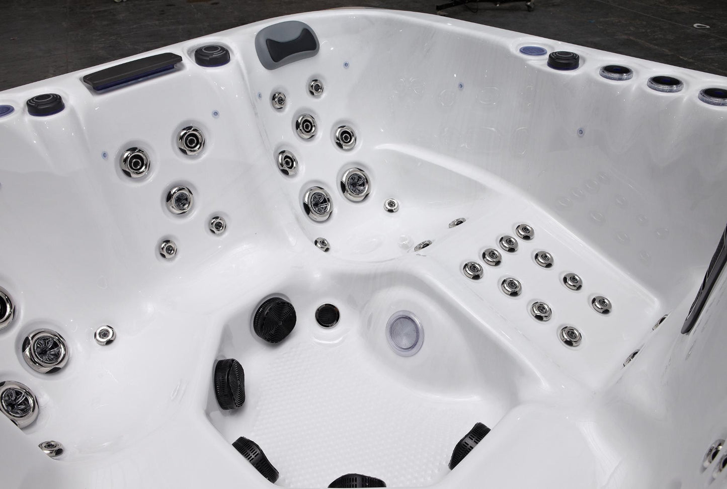 Superior Wellness 6 Seater Hot Tub- Zenith - Everything Wellness