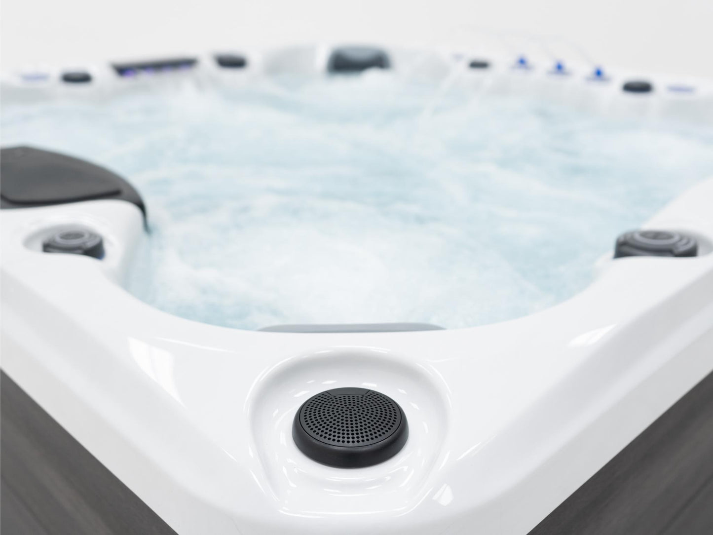 Superior Wellness 7 Seater Hot Tub- Eclipse - Everything Wellness