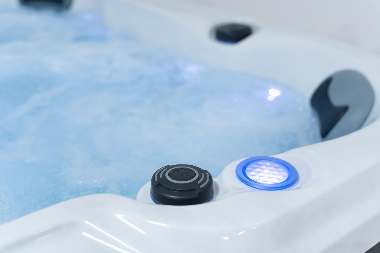 Superior Wellness 5 Seater Hot Tub- Aurora - Everything Wellness