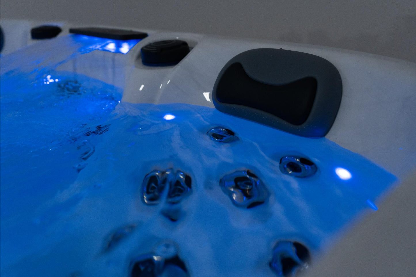 Superior Wellness 6 Seater Hot Tub- Zenith - Everything Wellness