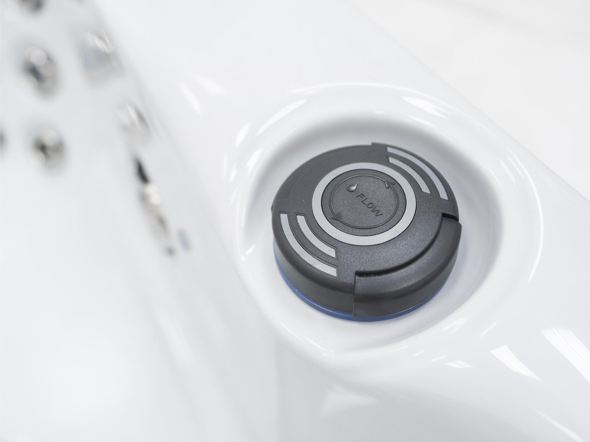 Superior Wellness 7 Seater Hot Tub- Eclipse - Everything Wellness