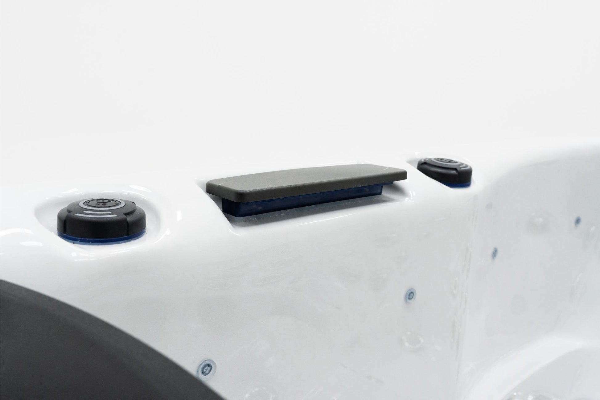 Superior Wellness 5 Seater Hot Tub- Aurora - Everything Wellness